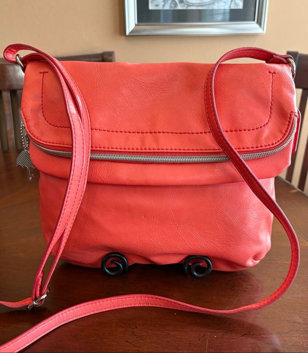 RELIC by Fossil - Foldover Crossbody in Soft Orange Faux Leather/Great Condition - Picture 7 of 13